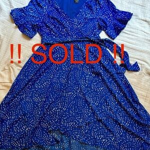 !! SOLD !! Blue and white midi dress DKNY #midi